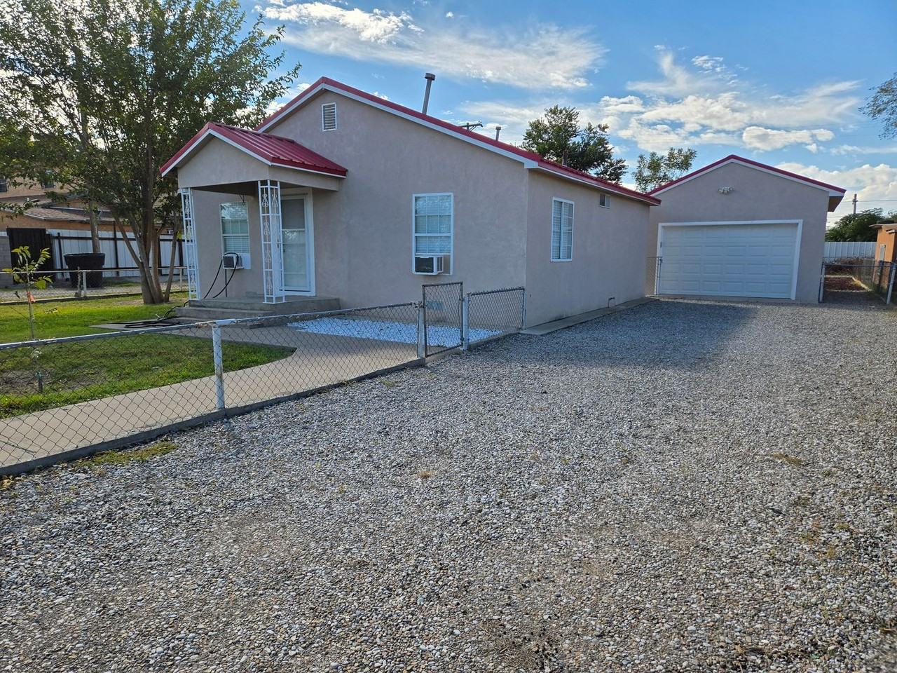 512 S Cottonwood Dr - Photo 2 of 14