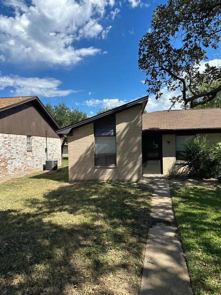 1823A Wilde Oak Cir - Photo 2 of 20