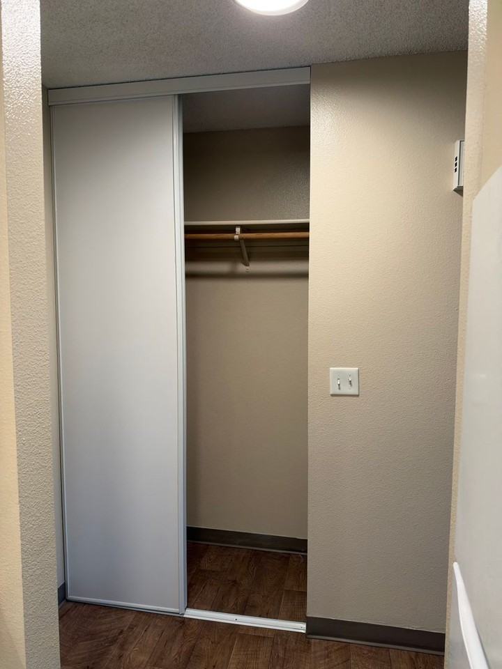 Evergreen Estates Apartments - Photo 2 of 11