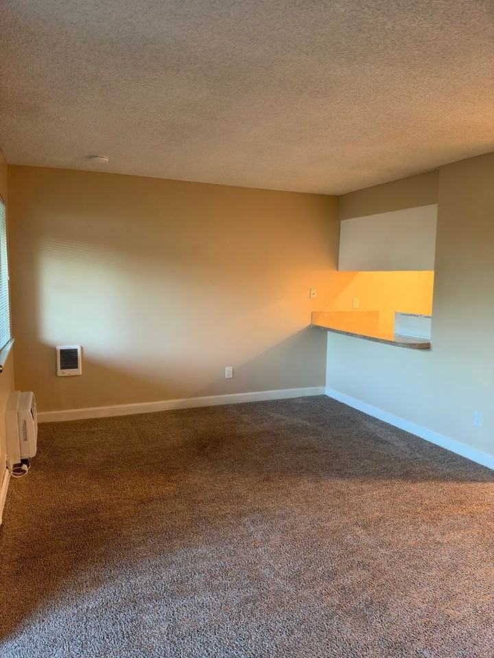 Evergreen Estates Apartments - Photo 5 of 11