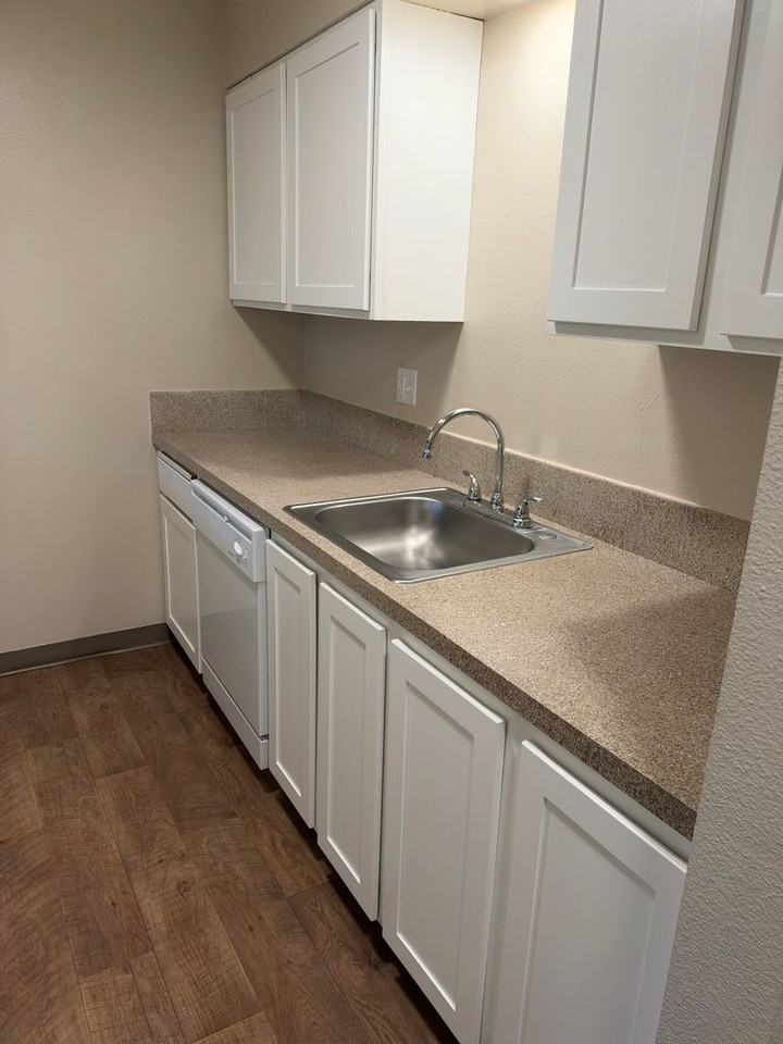 Evergreen Estates Apartments - Photo 6 of 11