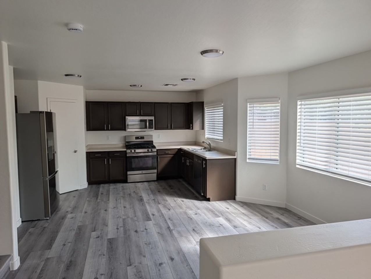 12507 W Charter Oak Rd - Photo 5 of 31