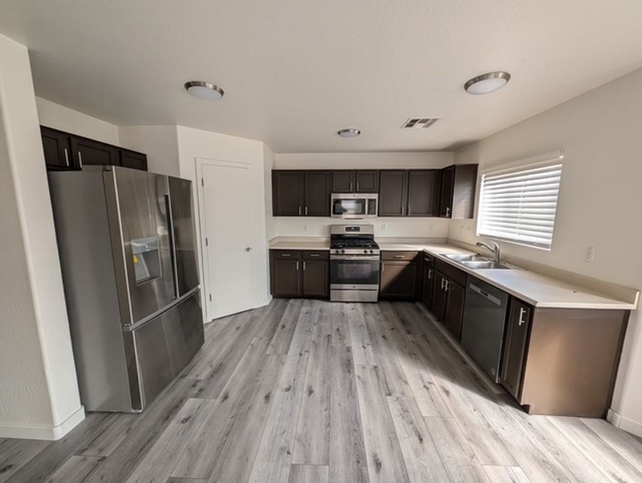 12507 W Charter Oak Rd - Photo 6 of 31