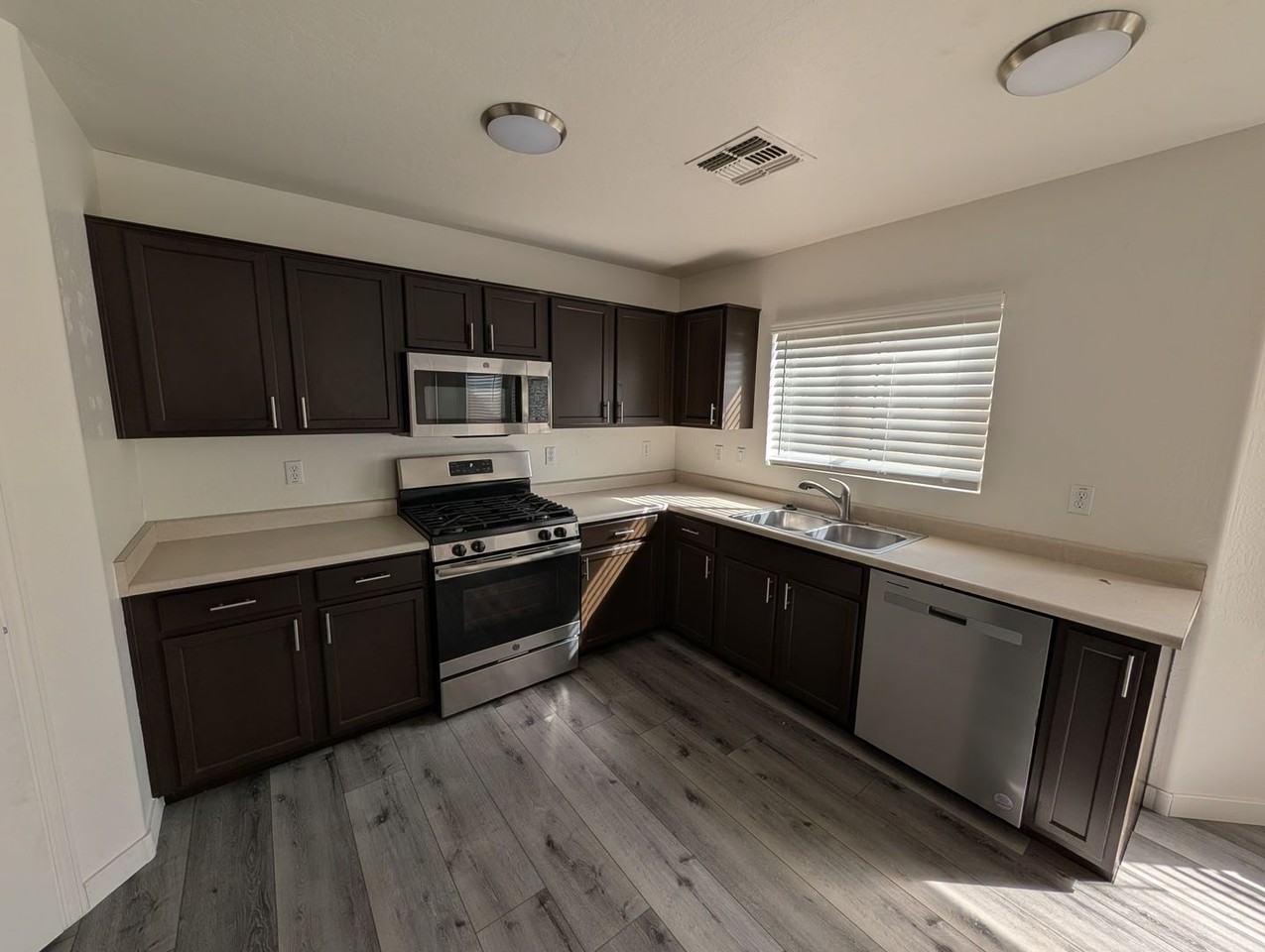 12507 W Charter Oak Rd - Photo 7 of 31