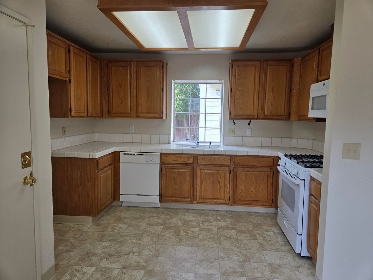 4409 Country Run Way - Photo 3 of 15