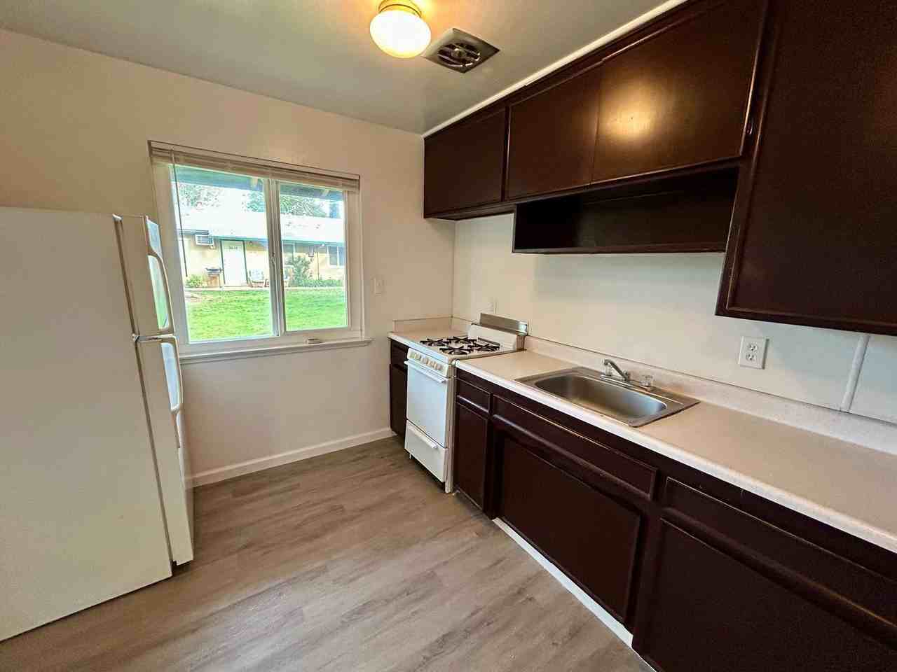 2421 Mariposa Ave - Photo 2 of 15