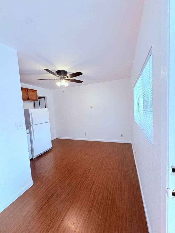 435 Myrtle Ave #B - Photo 2 of 6