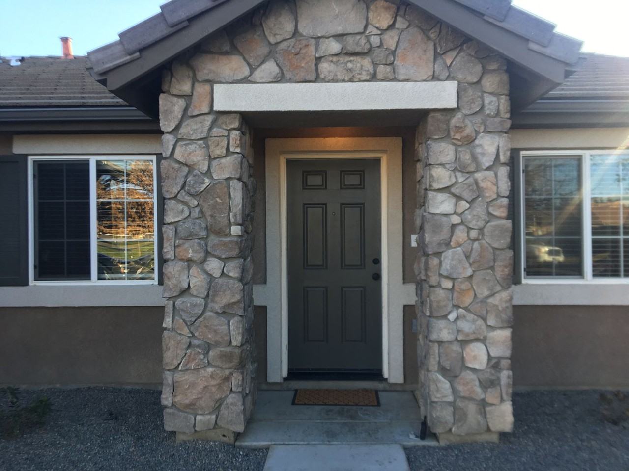 4114 S Kent St - Photo 2 of 15