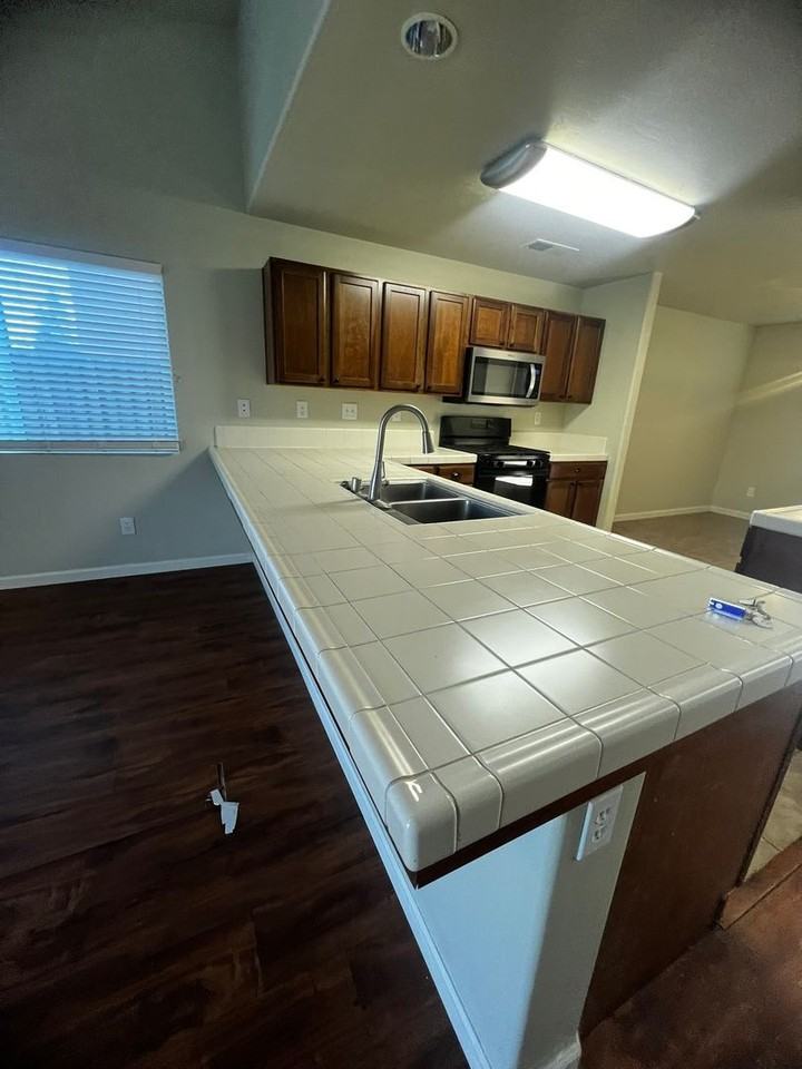 4114 S Kent St - Photo 6 of 15