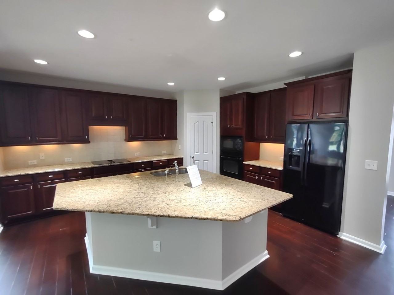 10114 Whiteburn Ct - Photo 3 of 29