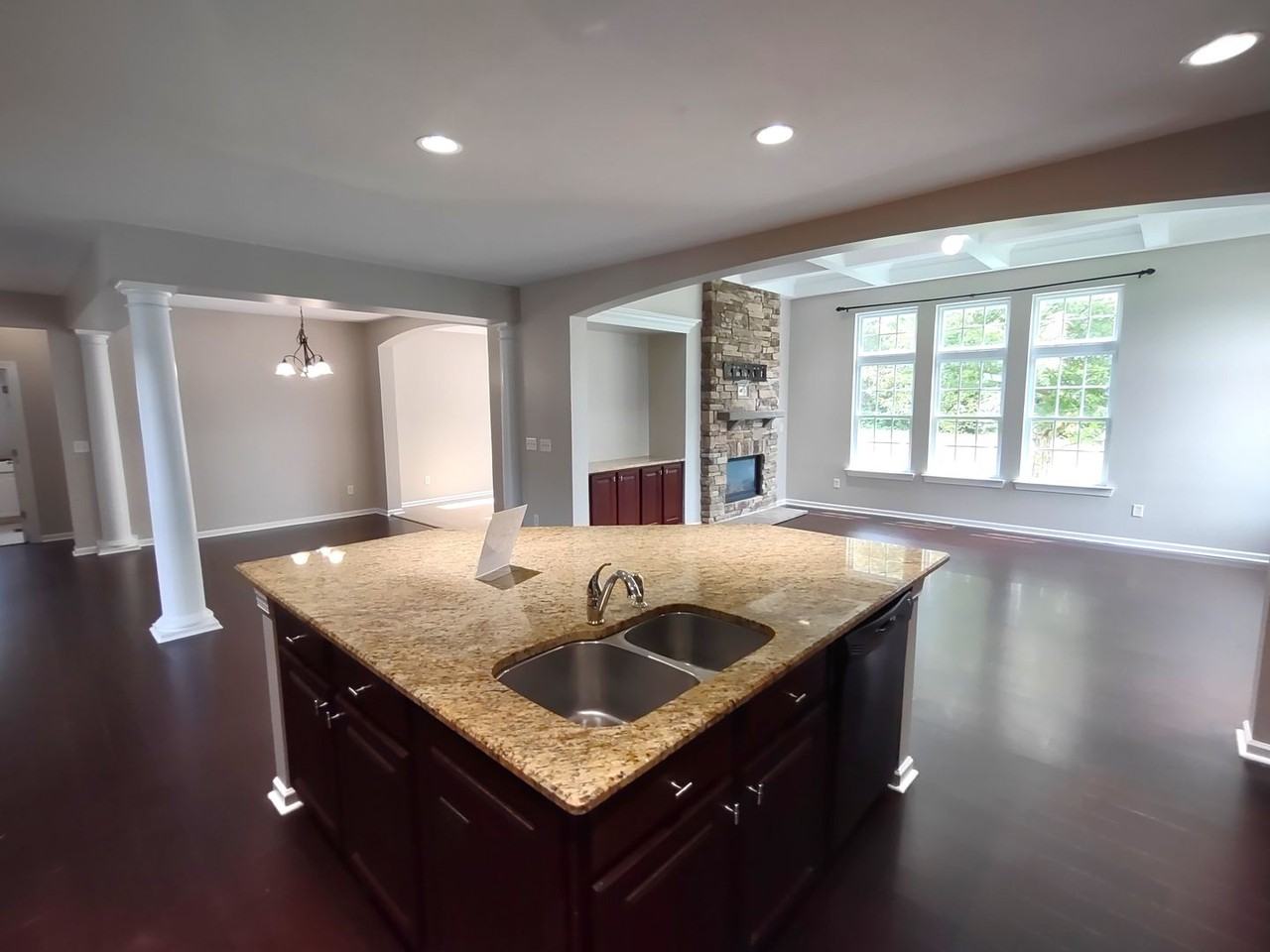 10114 Whiteburn Ct - Photo 4 of 29