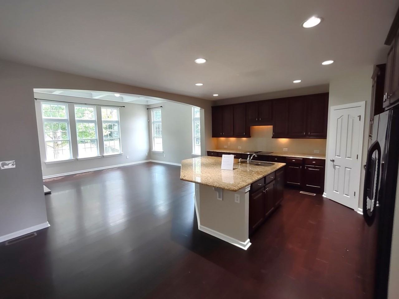10114 Whiteburn Ct - Photo 5 of 29
