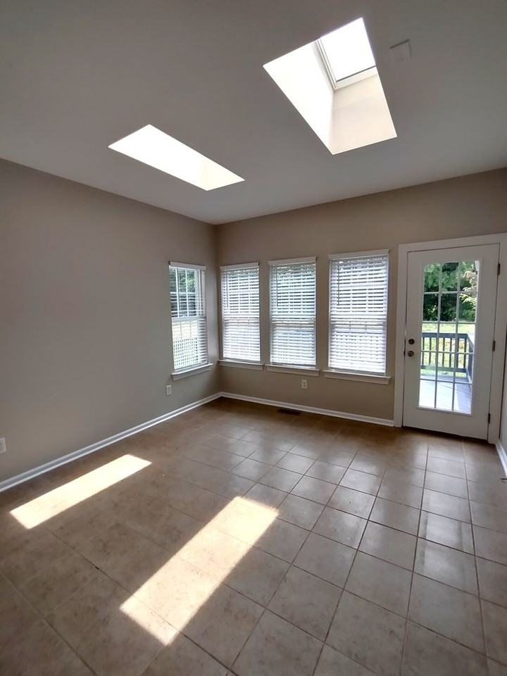 10114 Whiteburn Ct - Photo 7 of 29