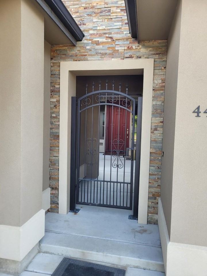 4446 N Abruzzo Ave - Photo 2 of 17