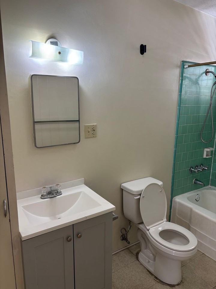 1249 Matlock Ave #F - Photo 5 of 5