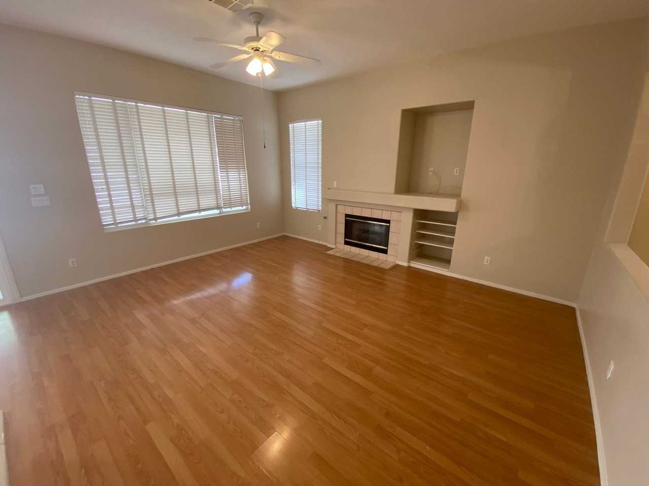701 Lexington Cross Dr - Photo 4 of 17