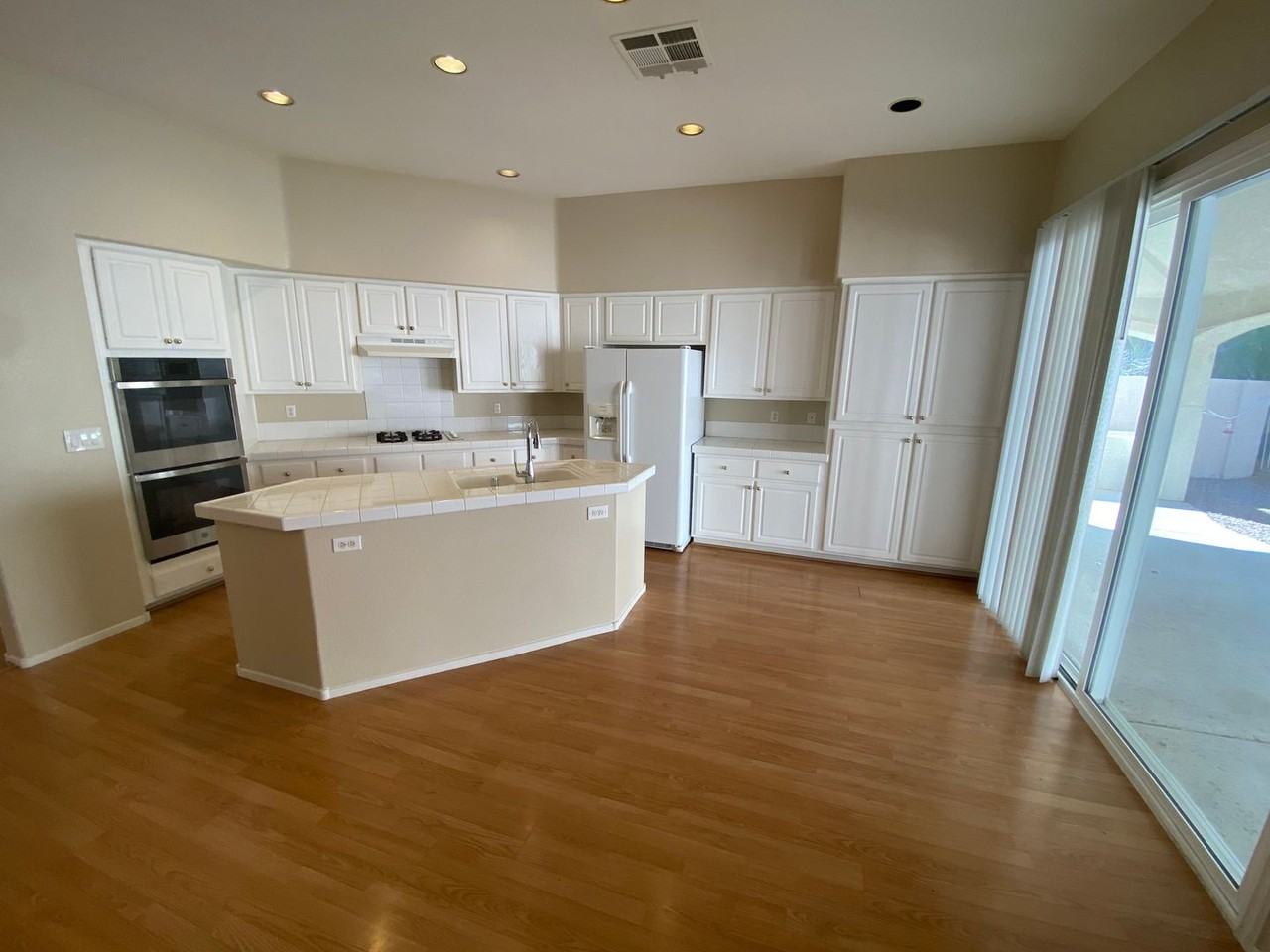 701 Lexington Cross Dr - Photo 5 of 17