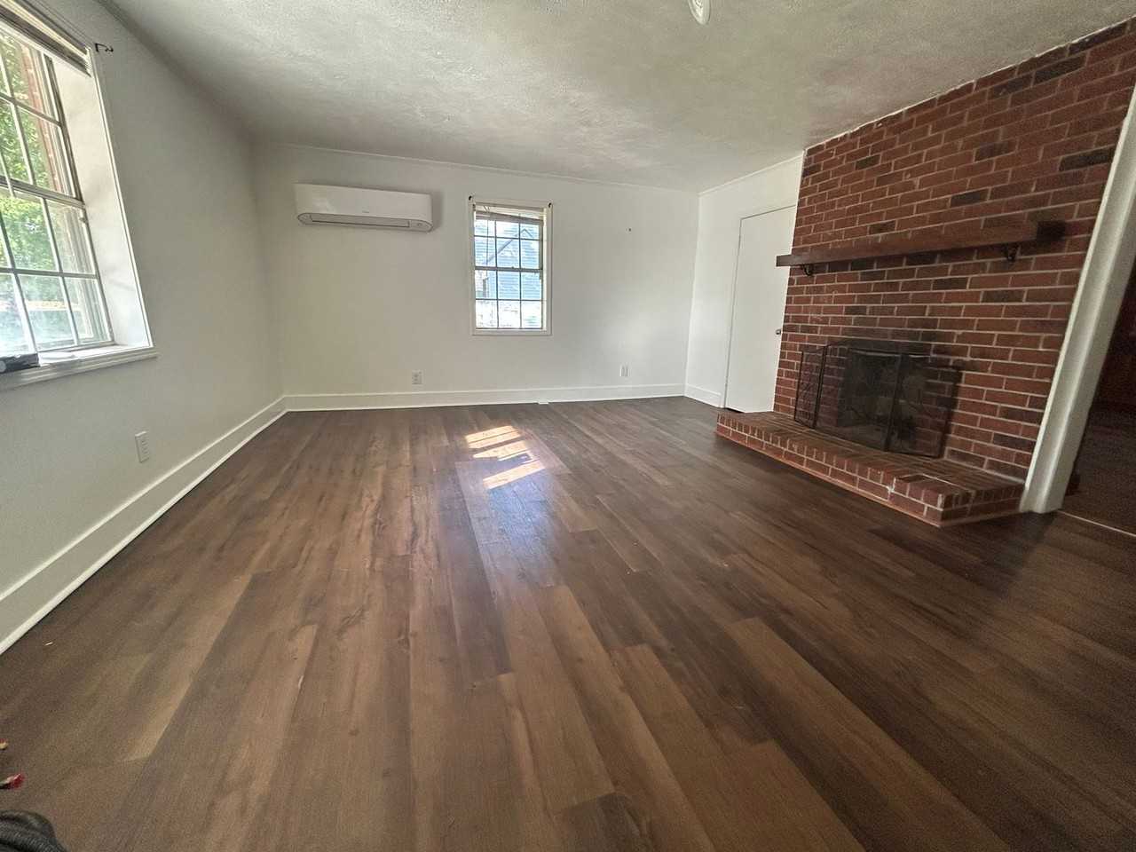 426 N Monroe Ave - Photo 2 of 11