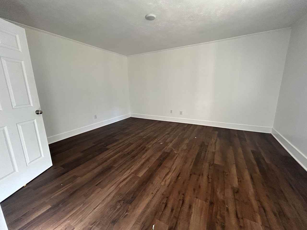 426 N Monroe Ave - Photo 3 of 11