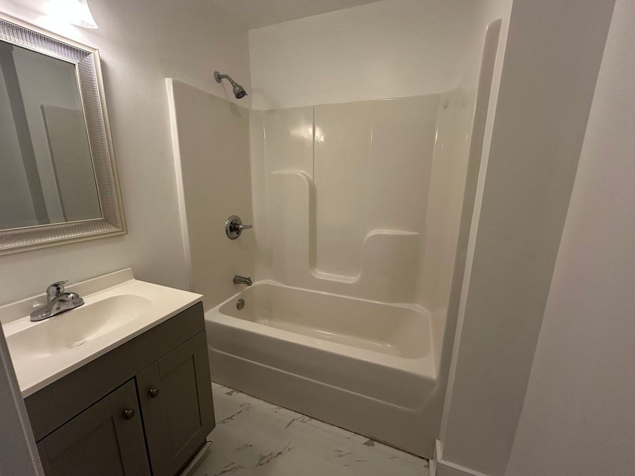 426 N Monroe Ave - Photo 5 of 11