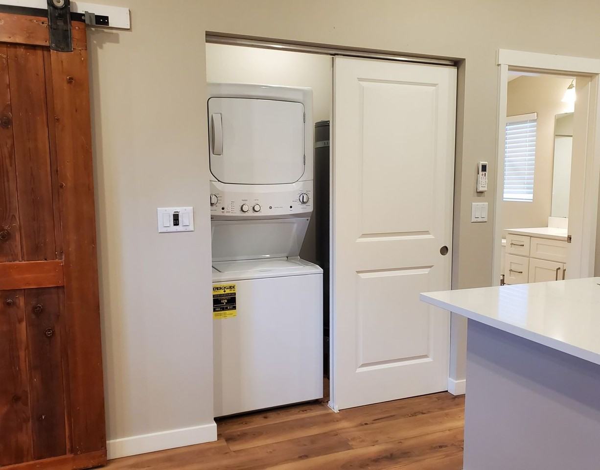 2913 N 14th St #B - Photo 4 of 17