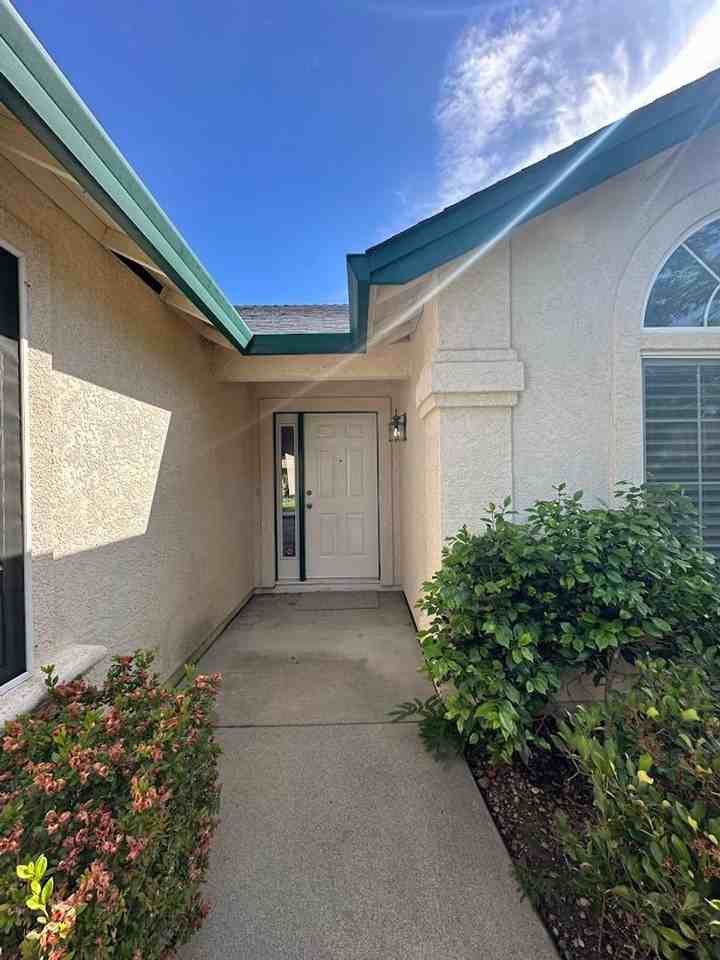 2814 Foxglove Ln - Photo 4 of 49