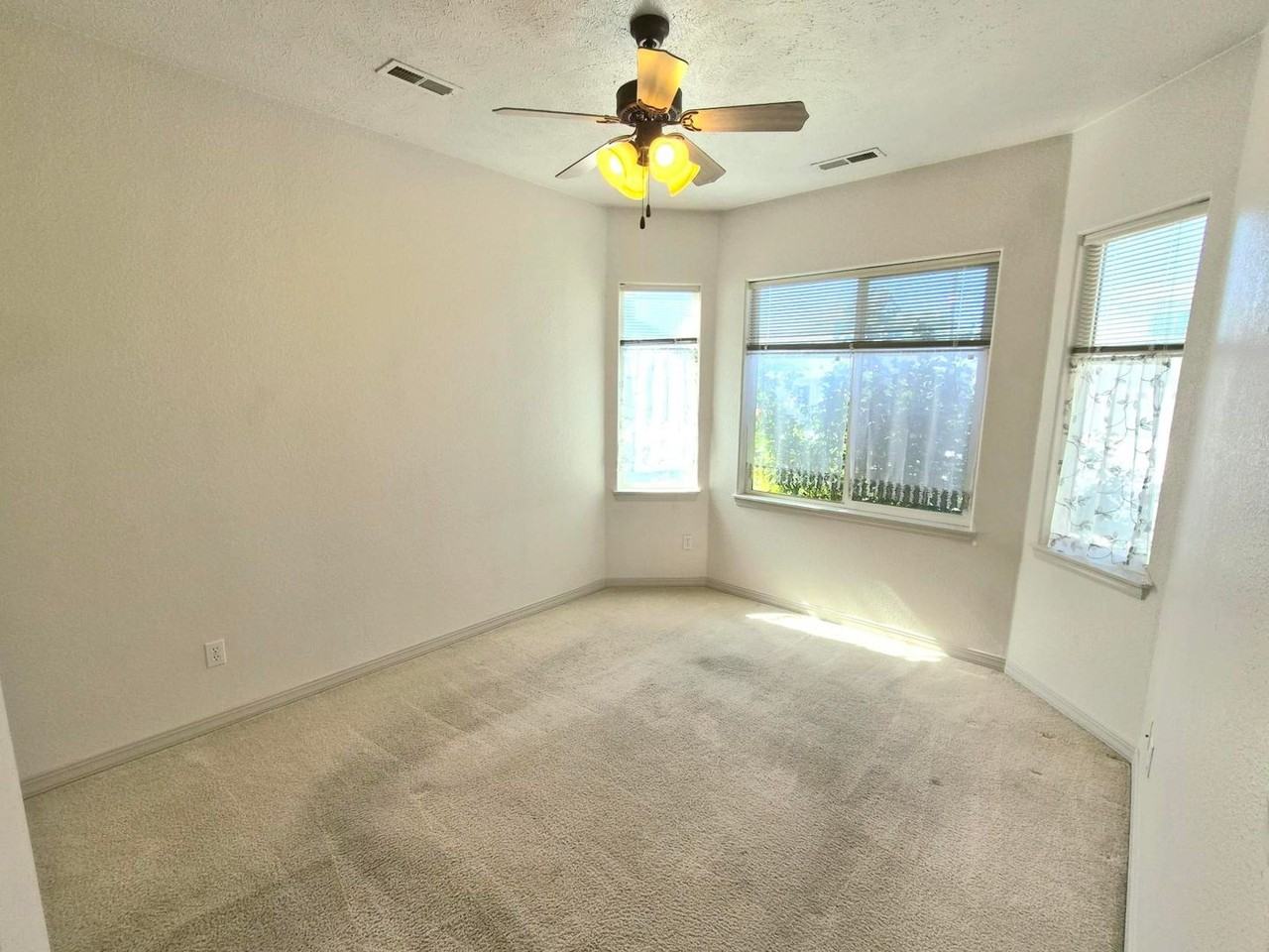 566 Garden Grove Ct - Photo 4 of 18