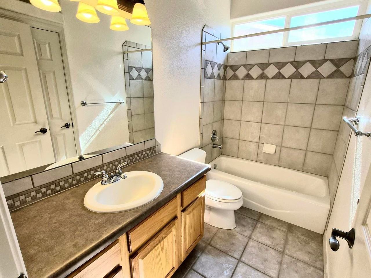 566 Garden Grove Ct - Photo 5 of 18