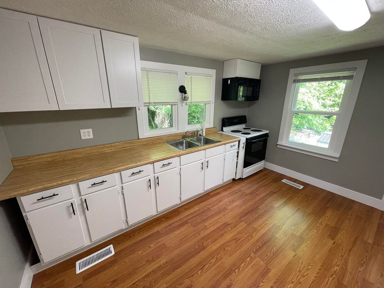 413 Higgins Ave - Photo 4 of 14