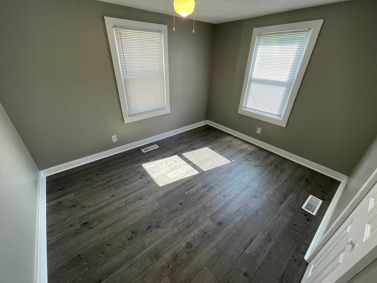 413 Higgins Ave - Photo 6 of 14