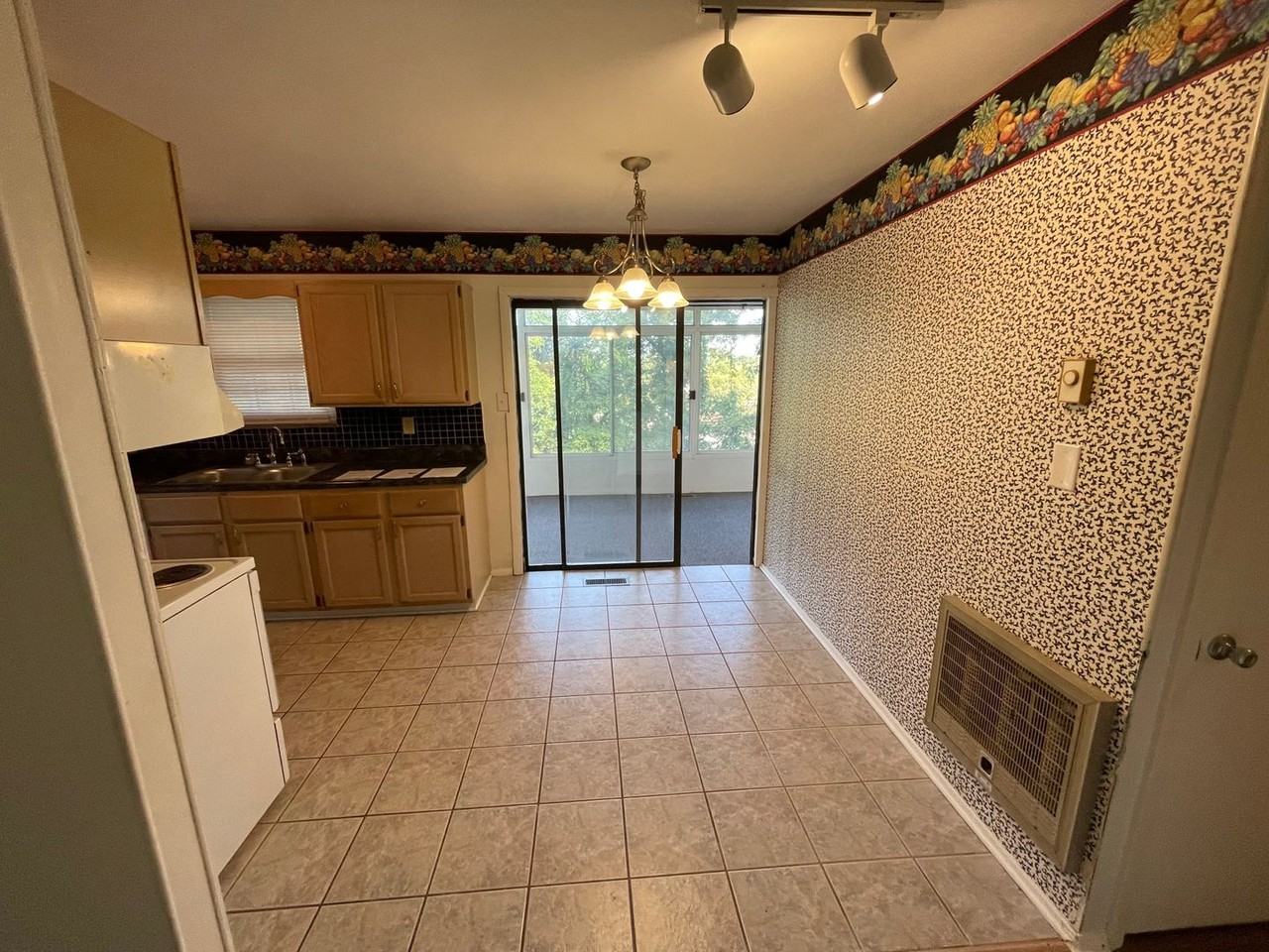 2738 Sherrod Rd - Photo 4 of 18