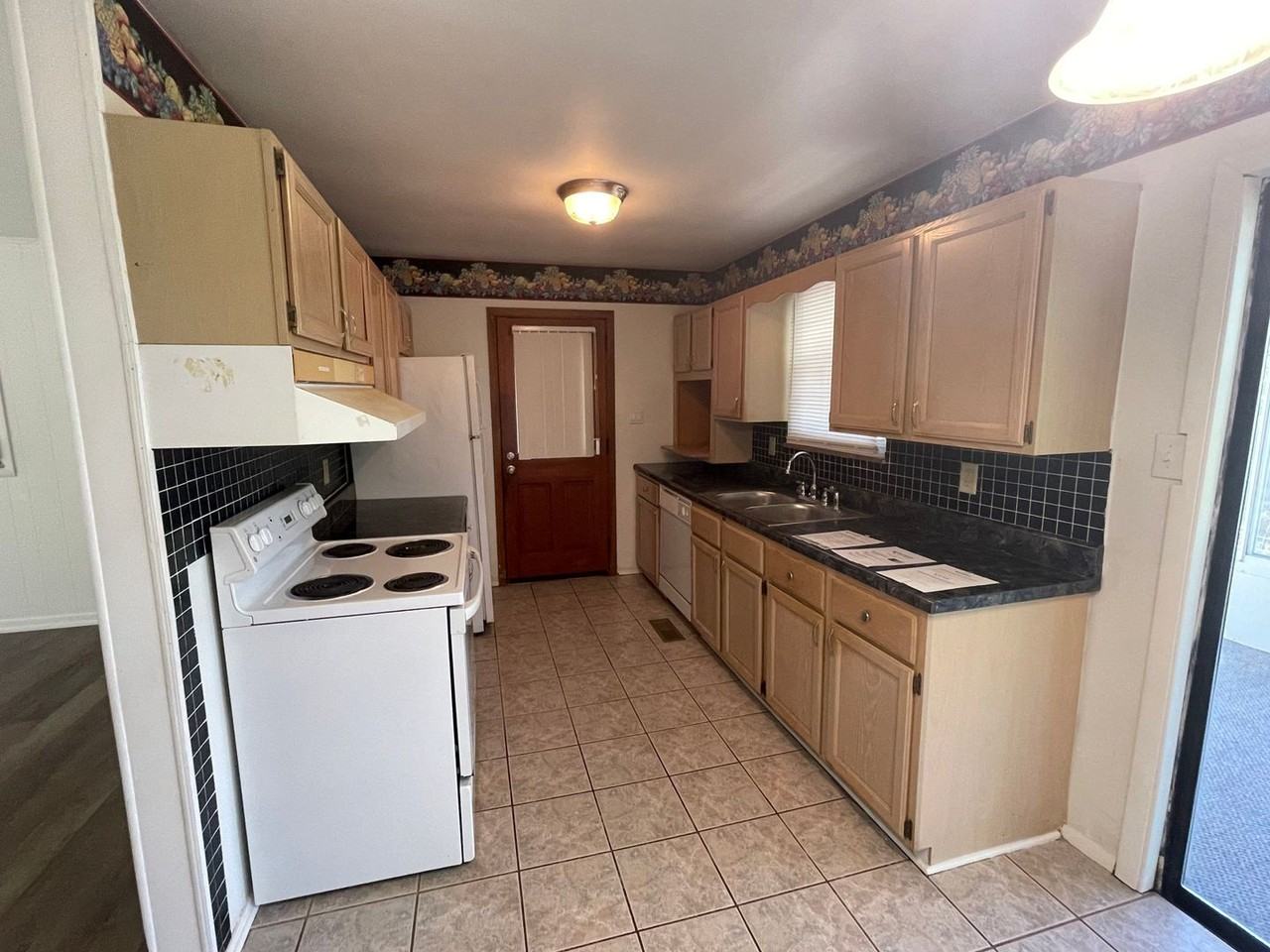 2738 Sherrod Rd - Photo 5 of 18