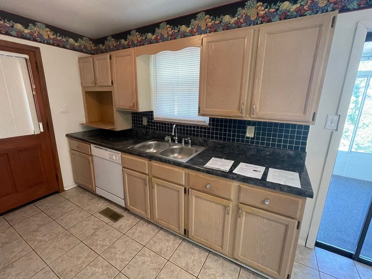 2738 Sherrod Rd - Photo 6 of 18