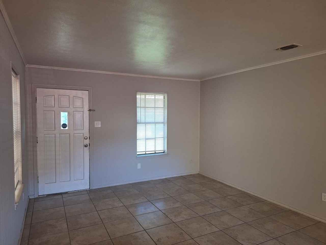 203 Thompson St - Photo 2 of 15