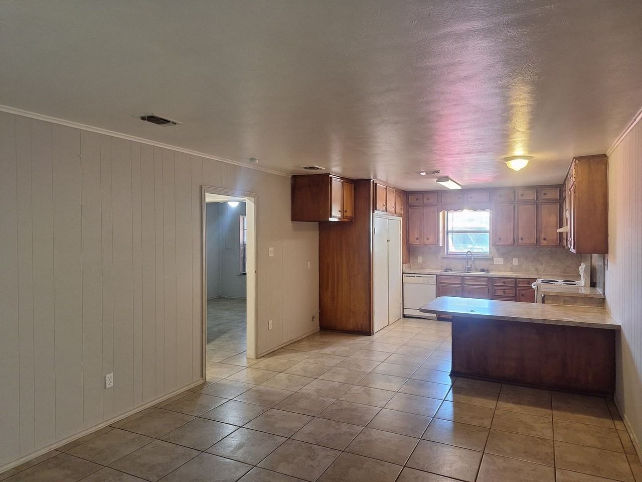 203 Thompson St - Photo 4 of 15