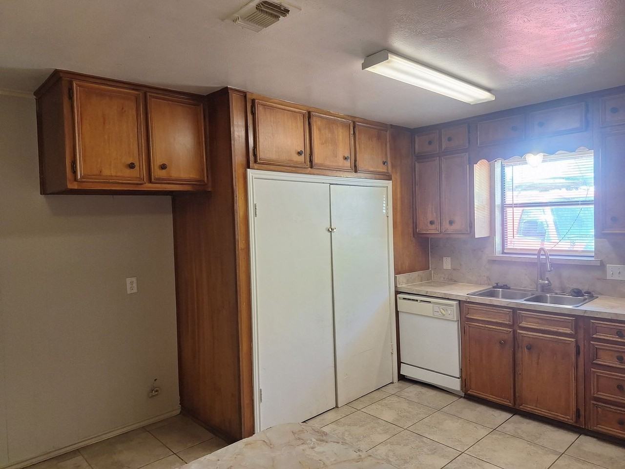 203 Thompson St - Photo 5 of 15
