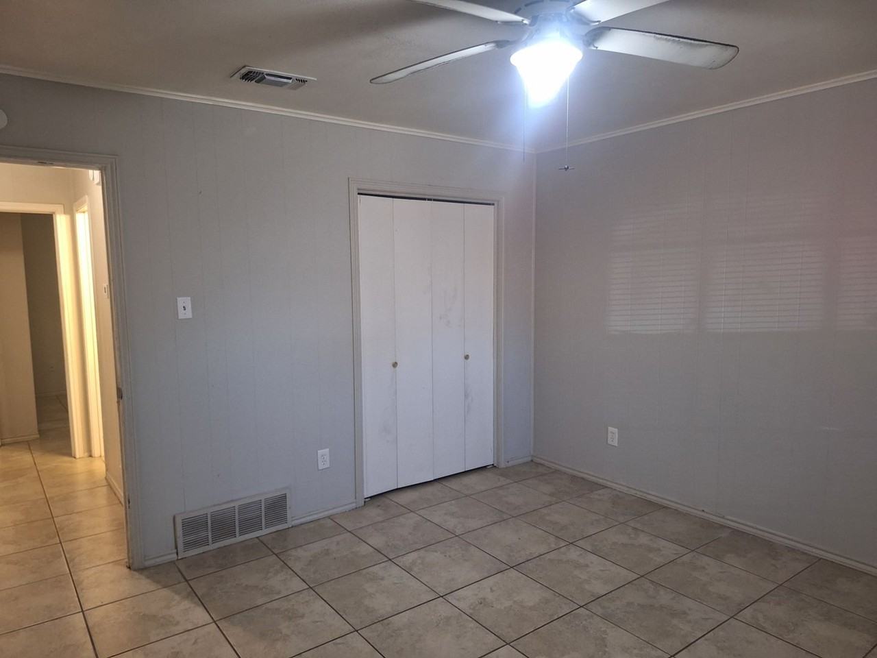 203 Thompson St - Photo 7 of 15