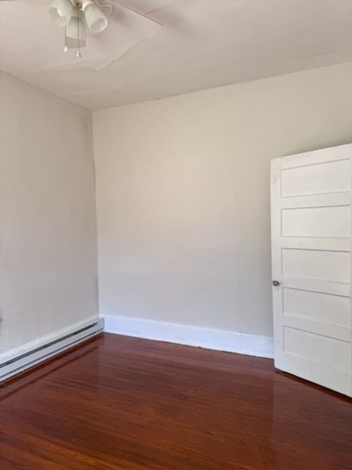 122 S Woodlawn Ave Apt C - Photo 2 of 4