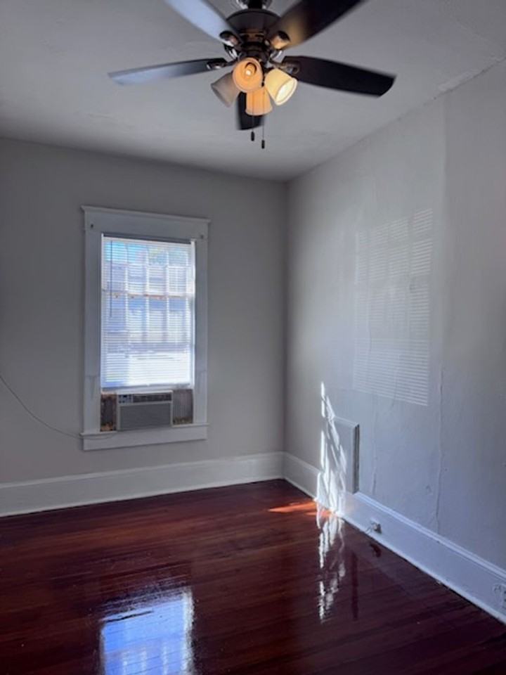 122 S Woodlawn Ave Apt C - Photo 3 of 4