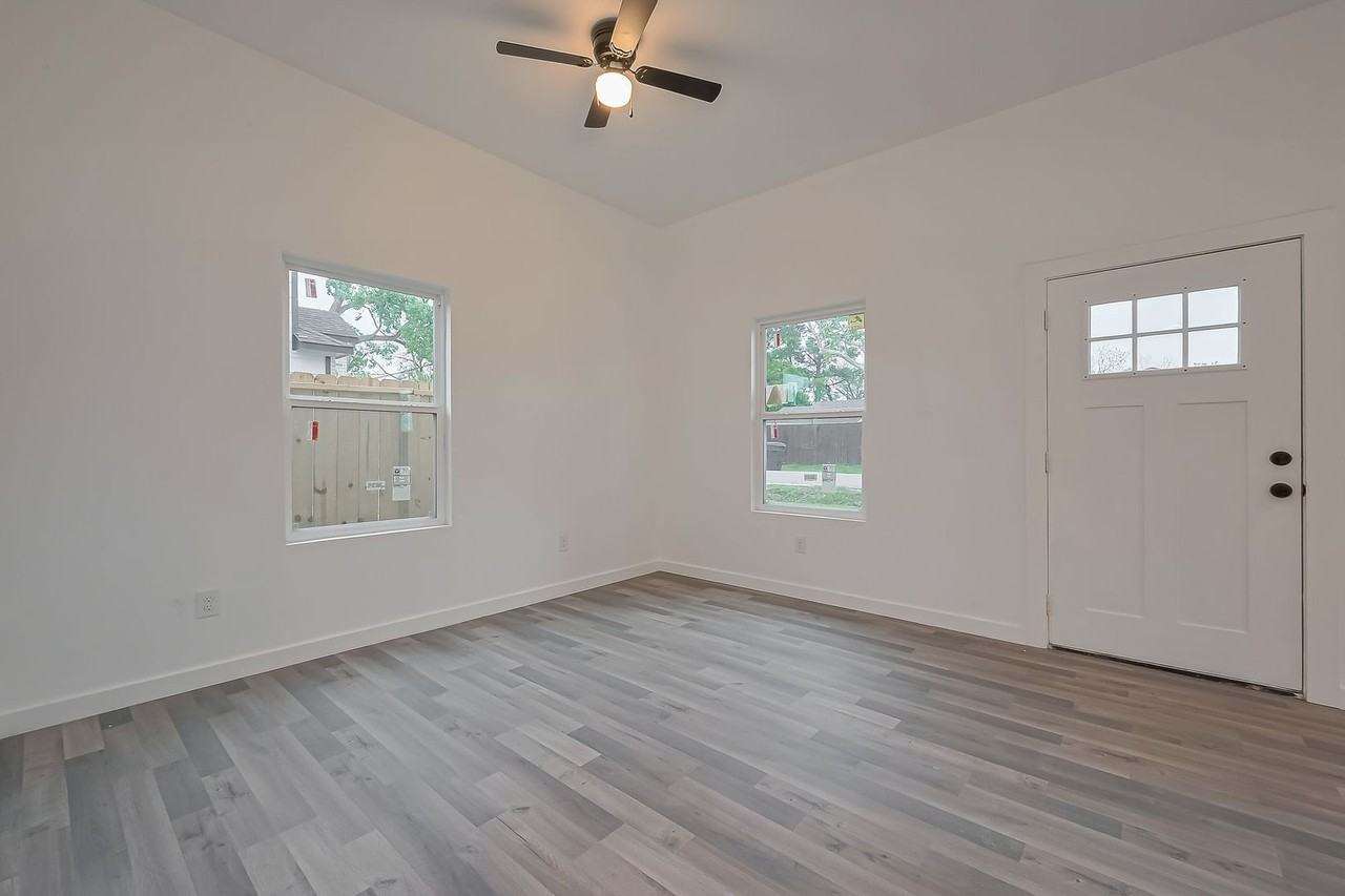 9003 Hilda St - Photo 4 of 17