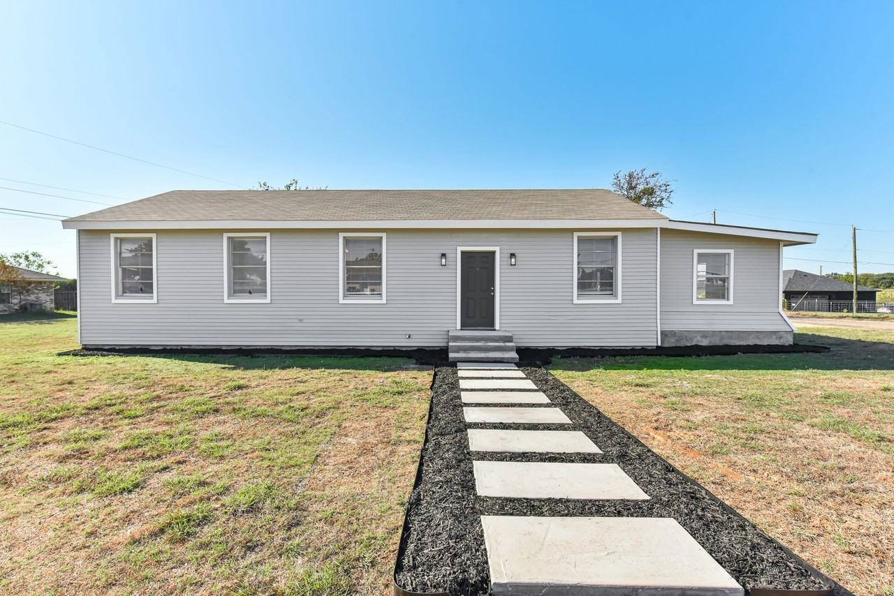 11055 Brewer Rd - Photo 3 of 35