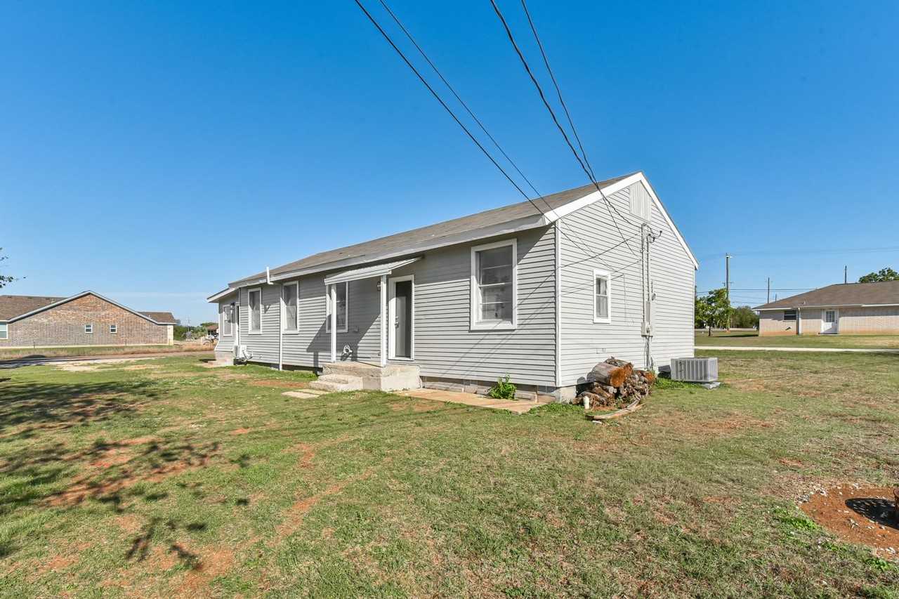 11055 Brewer Rd - Photo 6 of 35