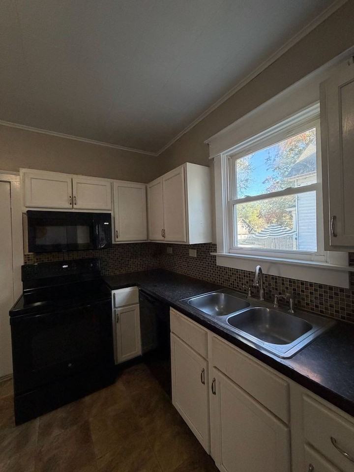 77 E 21st St - Photo 6 of 13
