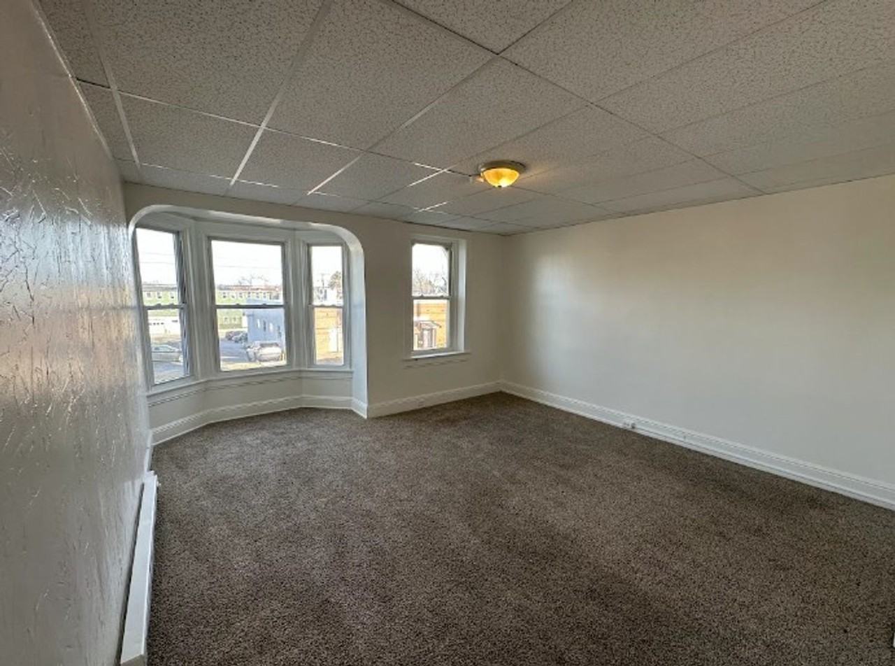 1050 N George St - Photo 2 of 12