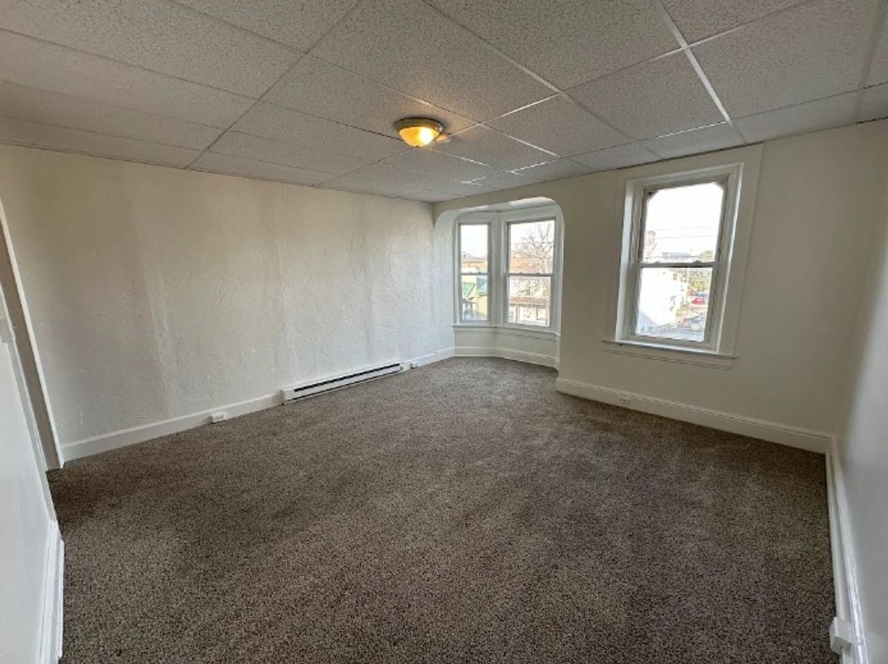 1050 N George St - Photo 3 of 12