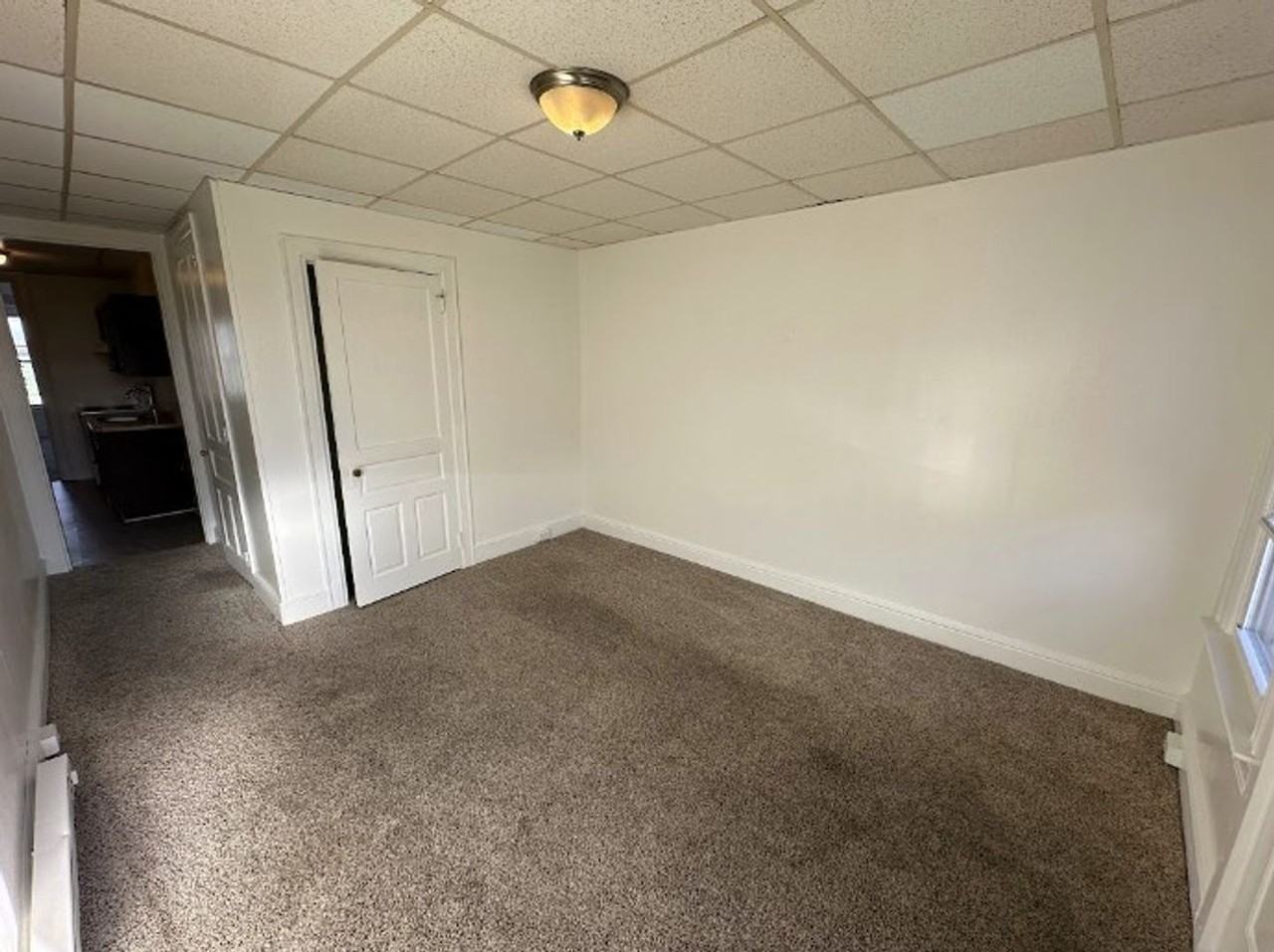 1050 N George St - Photo 7 of 12