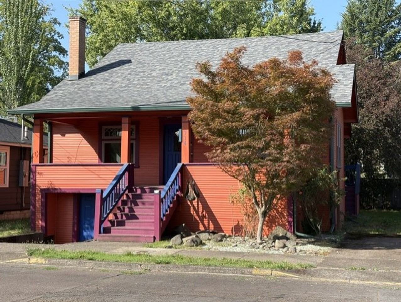 714 Montgomery St Se - Photo 2 of 19