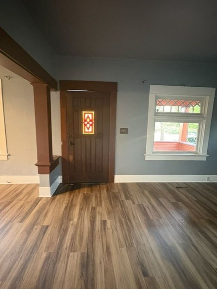 714 Montgomery St Se - Photo 5 of 19