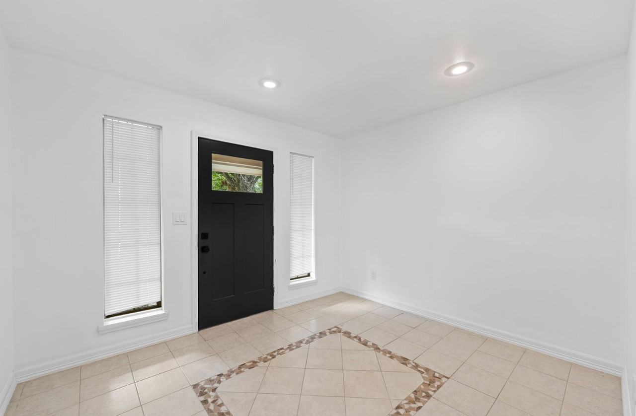 3300 N 22nd St - Photo 2 of 25