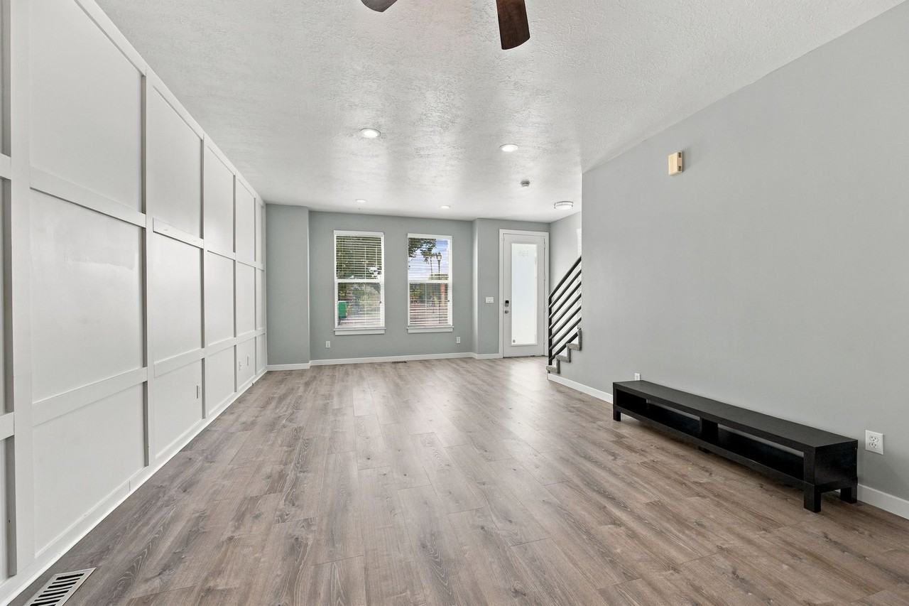 586 N 800 W - Photo 7 of 38